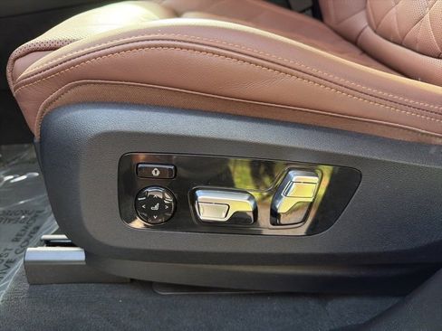 Certified 2023 BMW X7 xDrive40i w/ Executive Package image 9