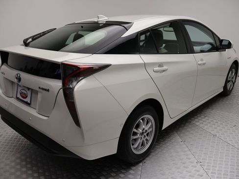 Used 2018 Toyota Prius Four FWD image 8
