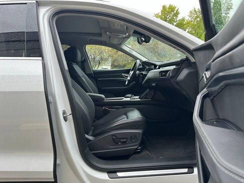 Used 2024 Audi Q8 e-tron Premium Plus w/ Premium Plus Package image 43