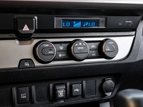 Used 2021 Toyota Tacoma SR5 RWD image 23