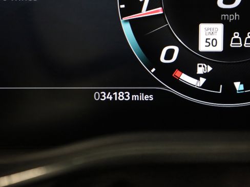 Used 2023 Jaguar F-PACE SVR image 21