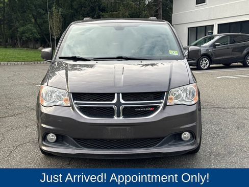 Used 2019 Dodge Grand Caravan SXT FWD image 2