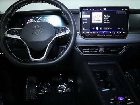 Certified 2025 Volkswagen Tiguan SE AWD/4WD image 27