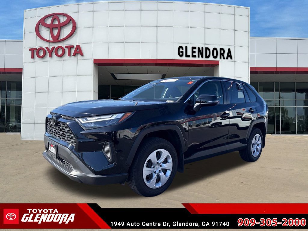 Certified 2025 Toyota RAV4 LE FWD image 5