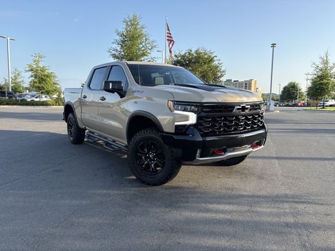 Used 2022 Chevrolet Silverado 1500 ZR2 w/ Technology Package AWD/4WD image 2