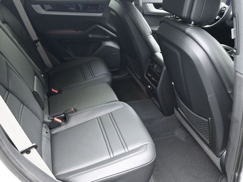 New 2026 Porsche Cayenne E-Hybrid Coupe AWD/4WD image 11