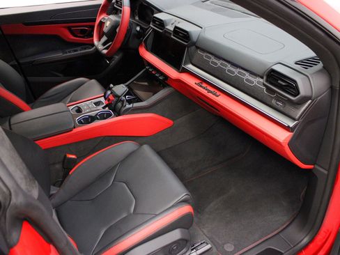 Used 2025 Lamborghini Urus SE image 47