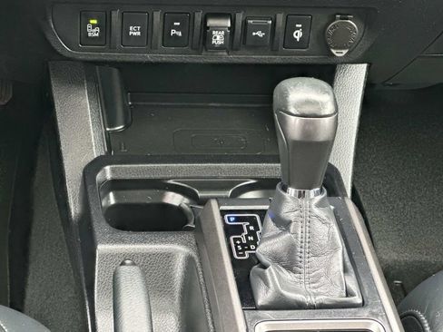 Used 2020 Toyota Tacoma SR5 image 13