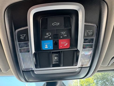 Used 2024 RAM 2500 Laramie AWD/4WD image 33