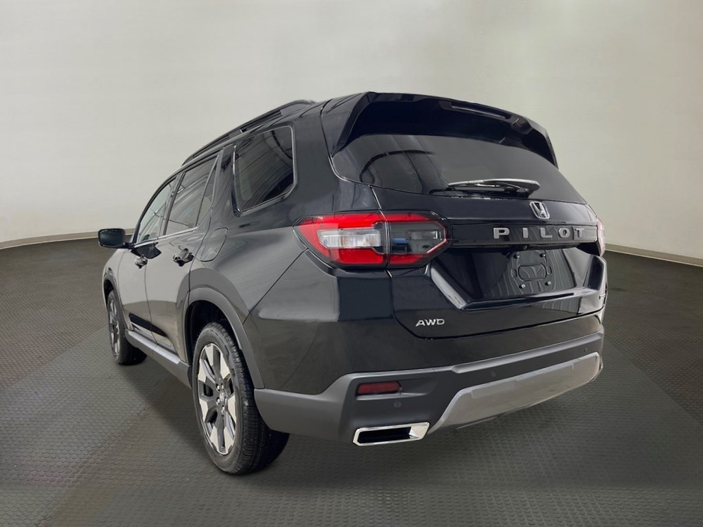 New 2026 Honda Pilot Touring image 3