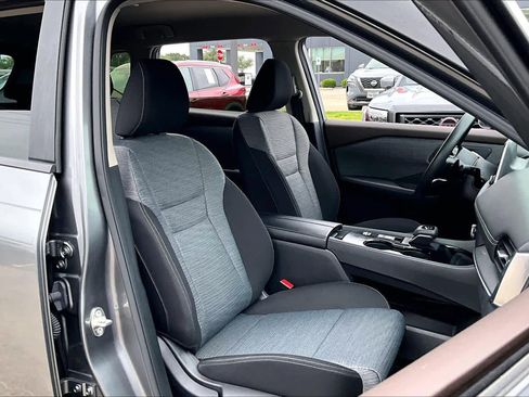 Certified 2023 Nissan Rogue SV FWD image 9