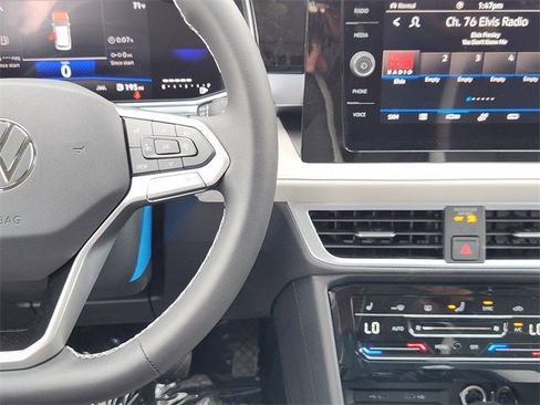 New 2025 Volkswagen Taos SE image 30