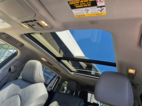 Used 2020 Toyota Highlander Platinum AWD/4WD image 26
