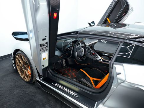Used 2021 Lamborghini Aventador SVJ image 12