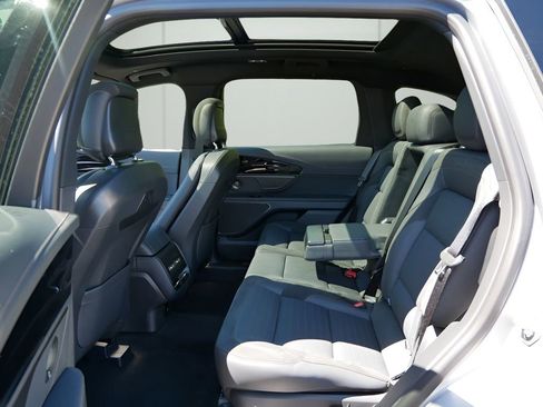 Certified 2025 Lincoln Nautilus Reserve w/ Jet Appearance Package AWD/4WD image 11