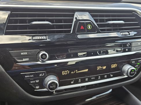 Used 2018 BMW 530e w/ Premium Package 2 image 38