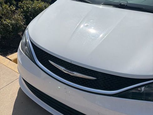 Used 2017 Chrysler Pacifica Touring w/ Tire & Wheel Group image 1