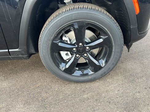 New 2025 Jeep Grand Cherokee L Laredo w/ Trailer Tow Package image 9