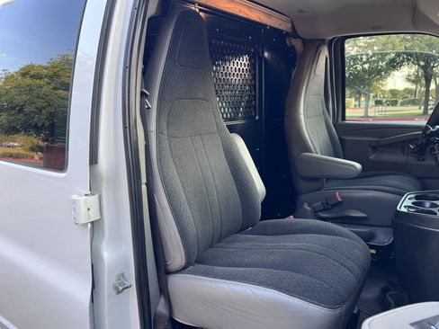 Used 2019 GMC Savana 2500 w/ Driver Convenience Package image 10