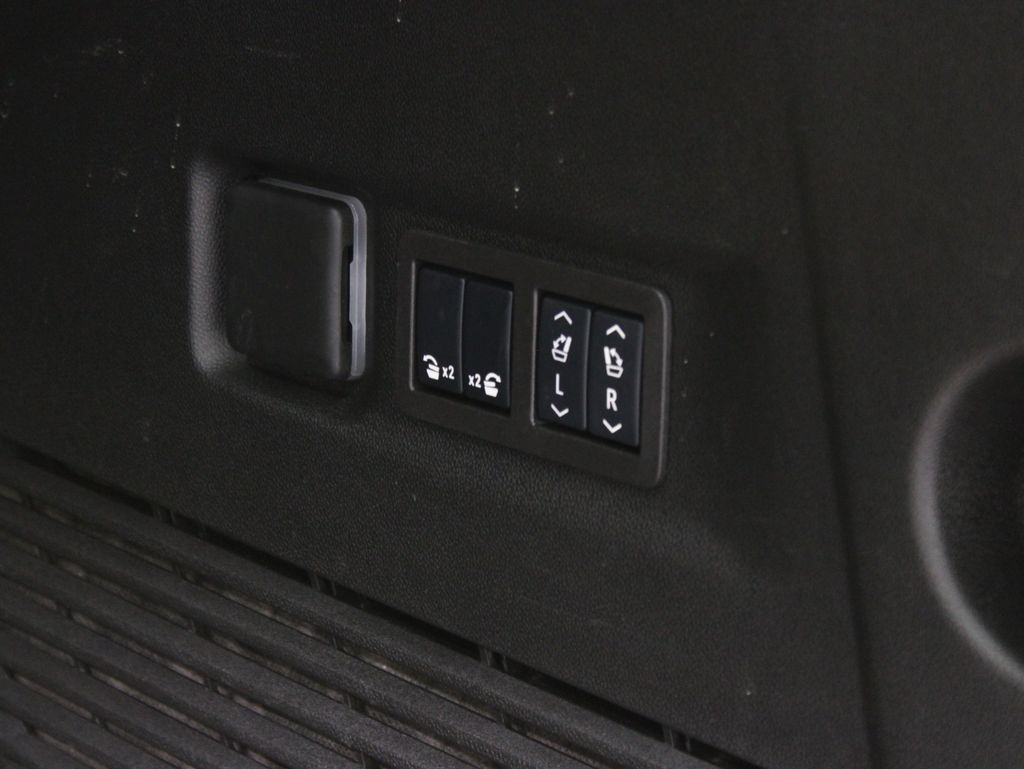 Used 2024 GMC Yukon XL AT4 w/ AT4 Premium Plus Package AWD/4WD image 49