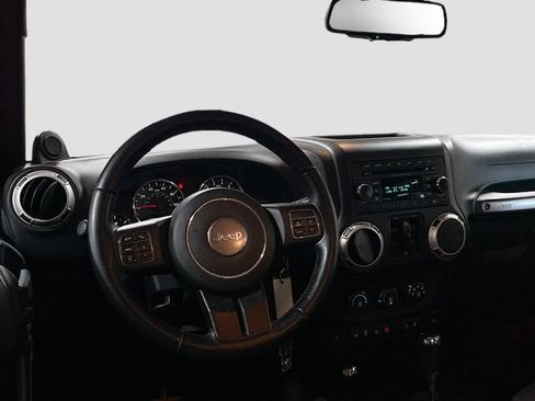 Used 2013 Jeep Wrangler Unlimited Sahara w/ Connectivity Group AWD/4WD image 17