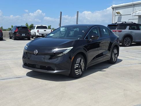 New 2026 Nissan Leaf SV+ w/ Floor Mat Package (SV+) FWD image 3