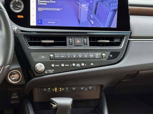 Used 2024 Lexus ES 300h Ultra Luxury w/ Accessory Package (Z1) image 18