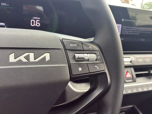 Used 2025 Kia K4 FWD image 34