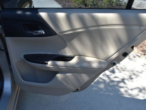 Used 2015 Honda Accord EX-L image 39