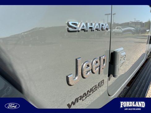 Used 2020 Jeep Wrangler Unlimited Sahara AWD/4WD image 24
