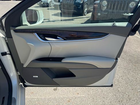 Used 2013 Cadillac XTS Platinum FWD image 17