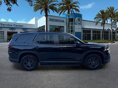 Used 2025 Honda Pilot TrailSport image 9
