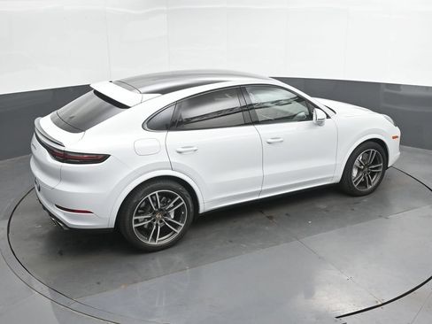 Used 2023 Porsche Cayenne Turbo AWD/4WD image 32