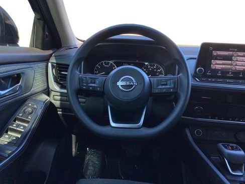 Used 2022 Nissan Rogue SV image 12