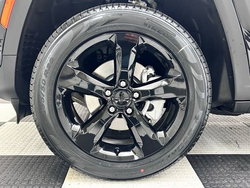 New 2025 Jeep Grand Cherokee Limited image 8