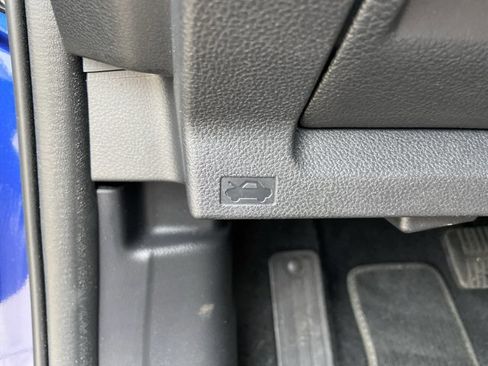 Used 2024 Subaru Crosstrek 2.0i Premium image 44