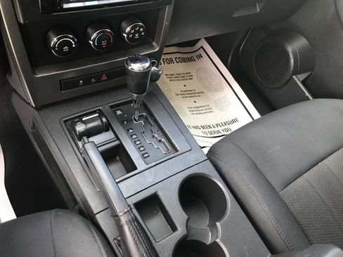 Used 2012 Jeep Liberty Sport image 15