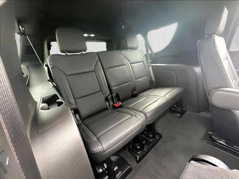 Used 2025 Chevrolet Suburban LT w/ Comfort Package RWD image 30
