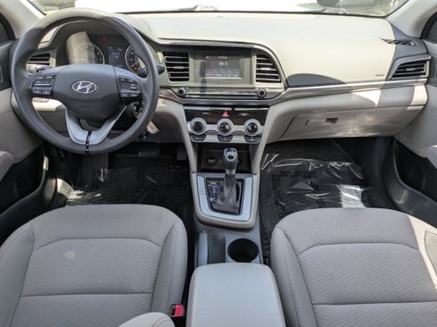 Used 2019 Hyundai Elantra SE w/ Winter Weather Package FWD image 14