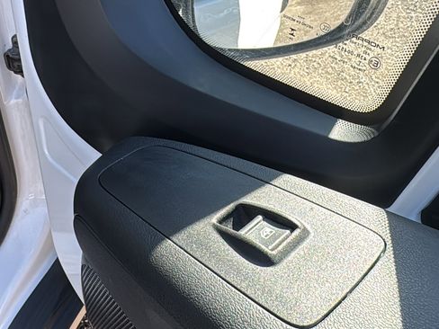 Used 2025 RAM ProMaster 2500 w/ Convenience Group image 28