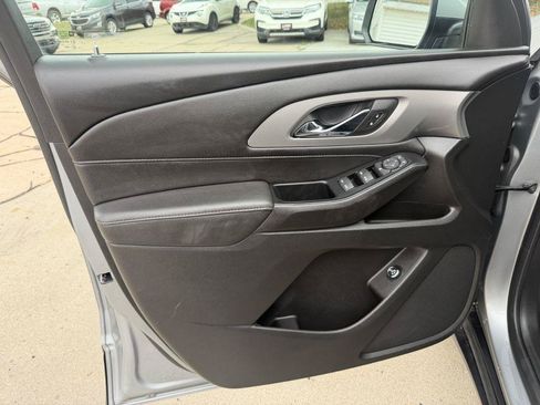 Used 2024 Chevrolet Traverse LT AWD/4WD image 9