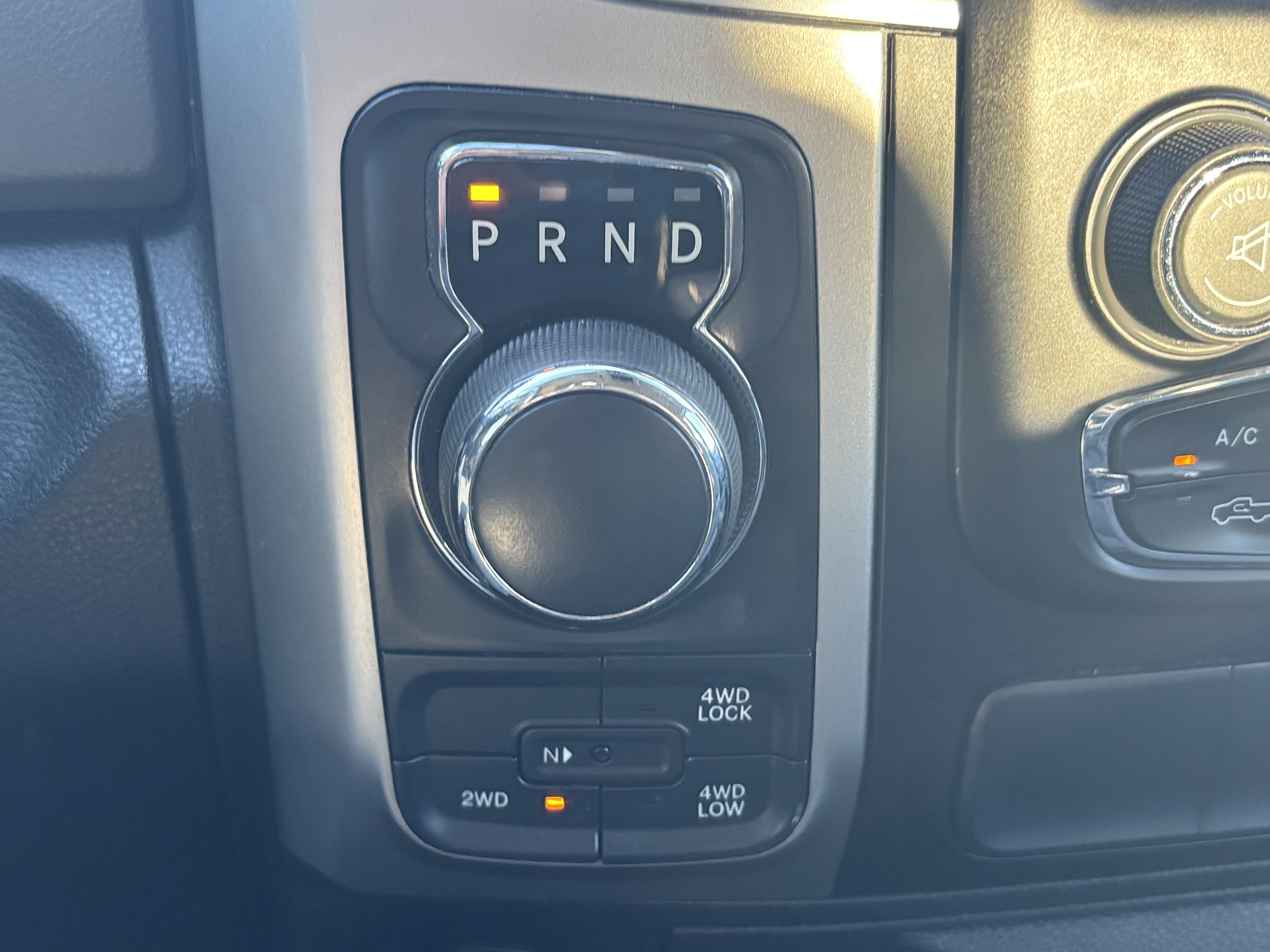 Used 2019 RAM 1500 Classic SLT w/ Luxury Group AWD/4WD image 19
