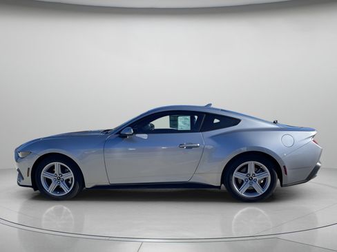 Used 2026 Ford Mustang Coupe RWD image 5