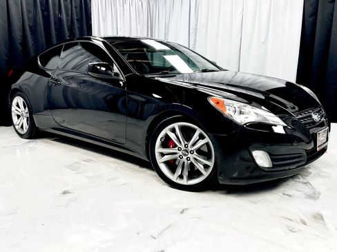 Used 2011 Hyundai Genesis 3.8 image 4
