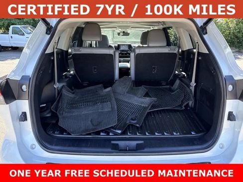 Used 2022 Toyota Highlander XLE AWD/4WD image 12