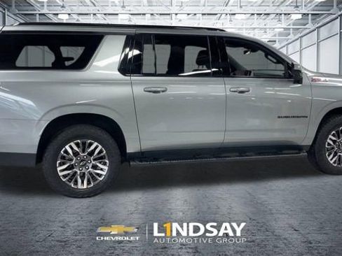 Used 2025 Chevrolet Suburban Z71 AWD/4WD image 2