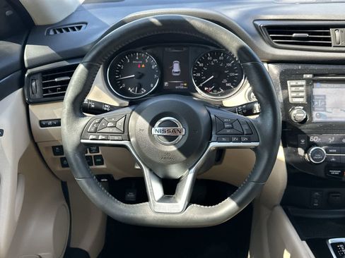 Used 2017 Nissan Rogue SV AWD/4WD image 20