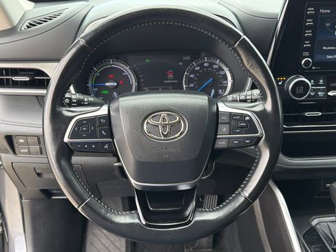 Used 2021 Toyota Highlander XLE AWD/4WD image 28
