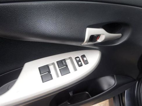 Used 2011 Toyota Corolla S image 37