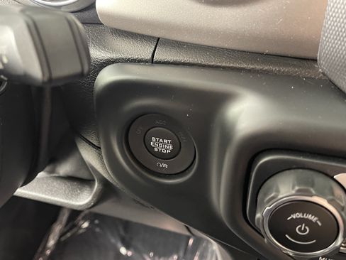 Used 2019 Jeep Wrangler Sport AWD/4WD image 20